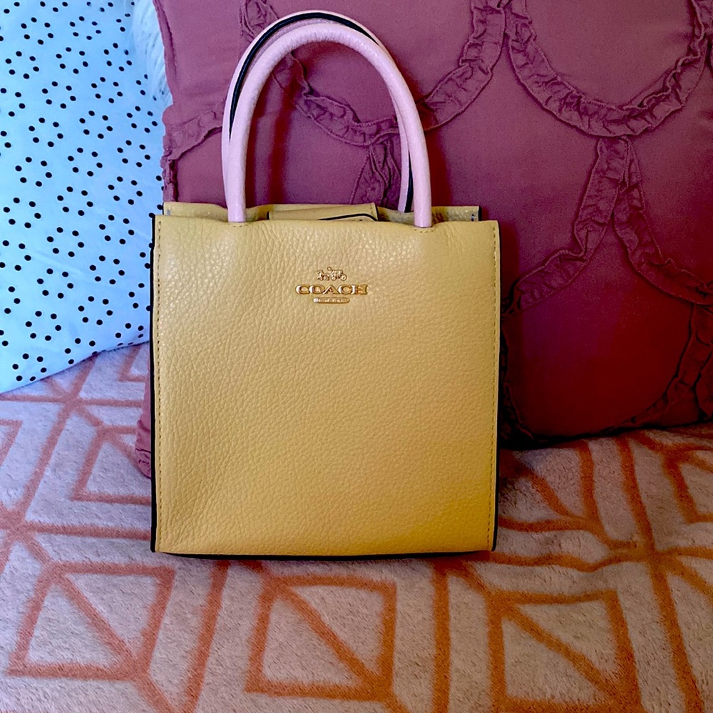 Small Coach handbag new with out tags never use